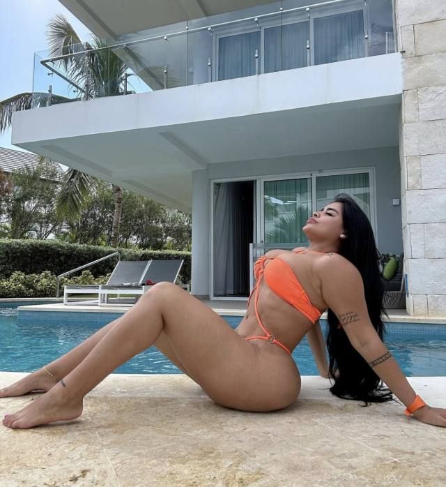 Me llamo Sofhia cobro en efectivo nada de reservación +1 754-205-8709 - Image 2